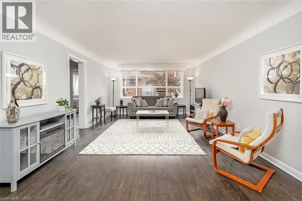 2128 HARRIS Crescent Unit# 7, #7