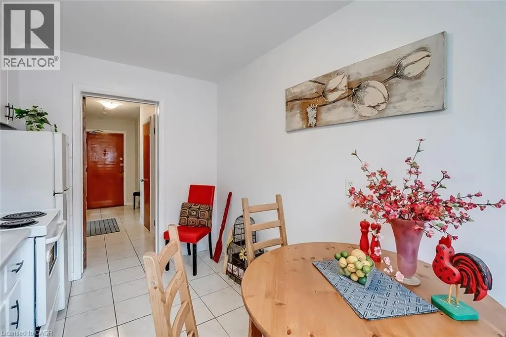 2128 HARRIS Crescent Unit# 7, #7