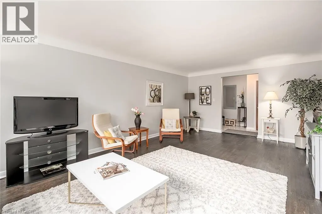 2128 HARRIS Crescent Unit# 7, #7