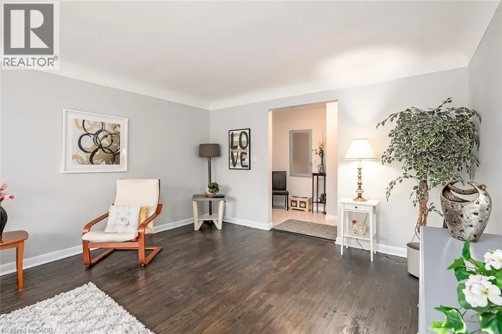 2128 HARRIS Crescent Unit# 7, #7