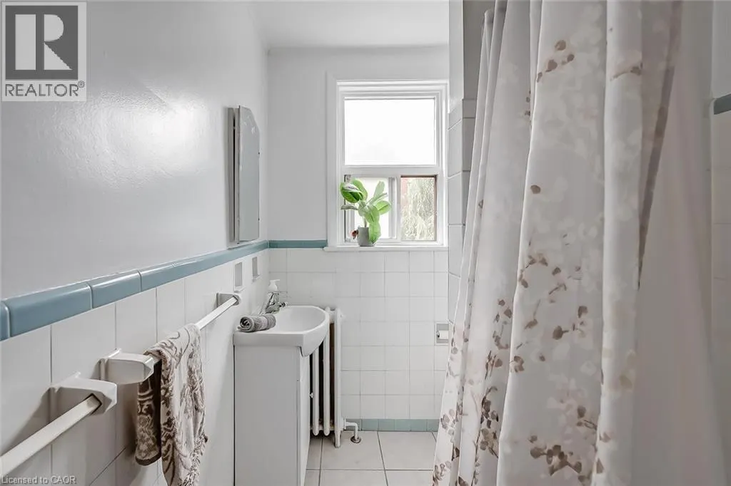 2128 HARRIS Crescent Unit# 7, #7