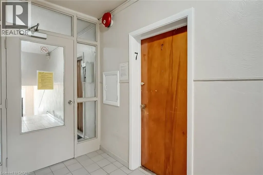 2128 HARRIS Crescent Unit# 7, #7