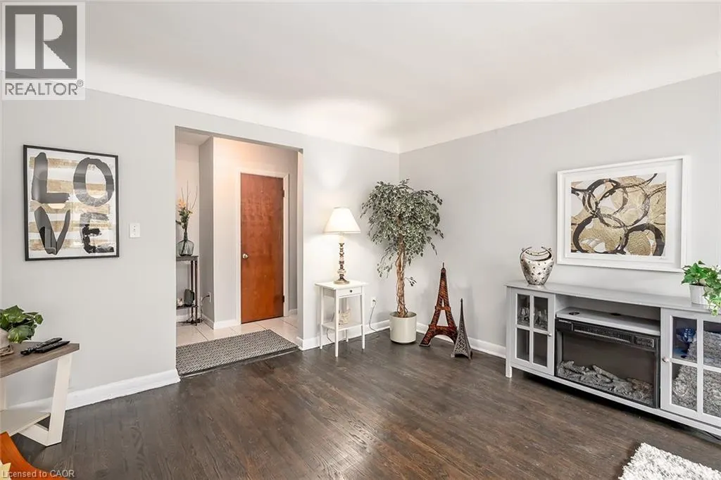 2128 HARRIS Crescent Unit# 7, #7