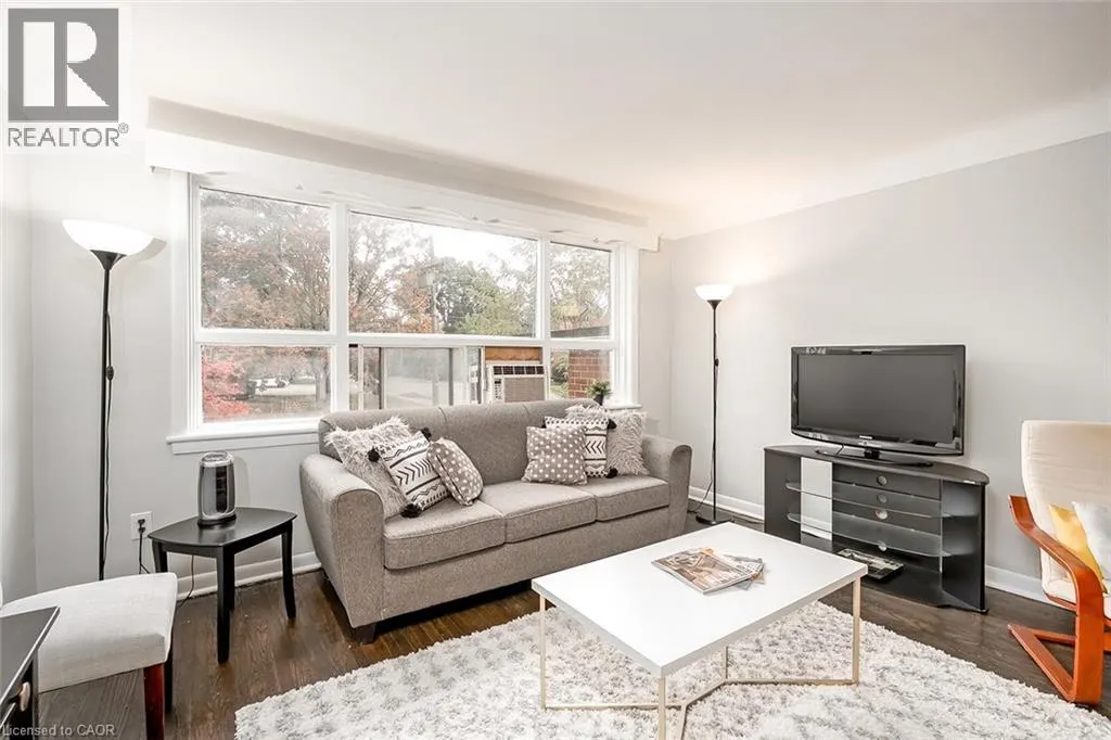 2128 HARRIS Crescent Unit# 7, #7