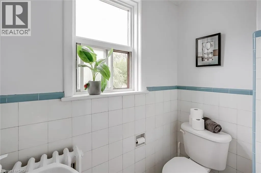 2128 HARRIS Crescent Unit# 7, #7