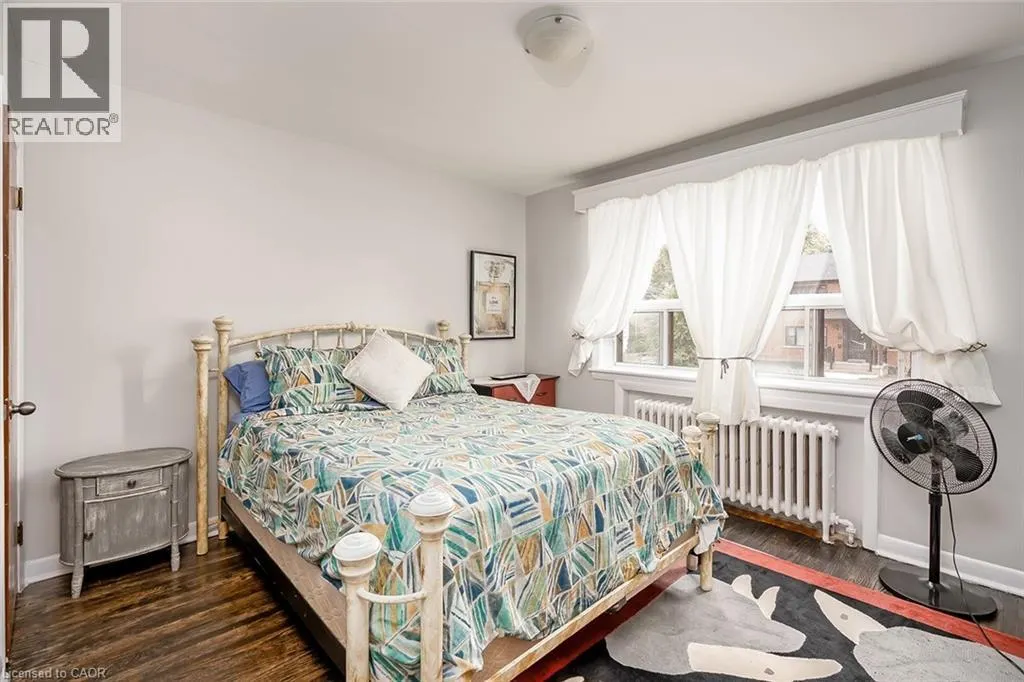 2128 HARRIS Crescent Unit# 7, #7