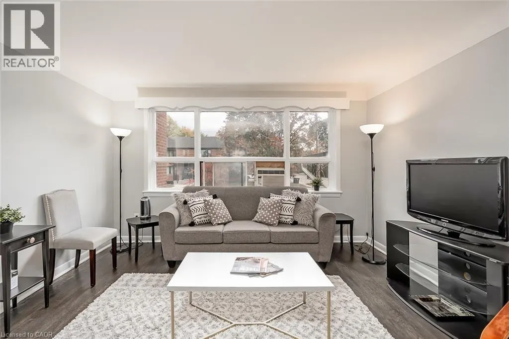 2128 HARRIS Crescent Unit# 7, #7