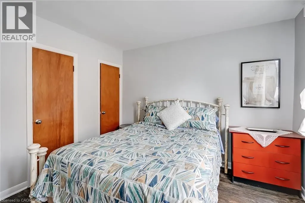 2128 HARRIS Crescent Unit# 7, #7