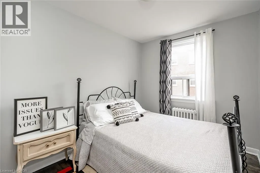 2128 HARRIS Crescent Unit# 7, #7