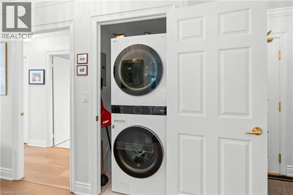 442 MAPLE Avenue Unit# 401, #401