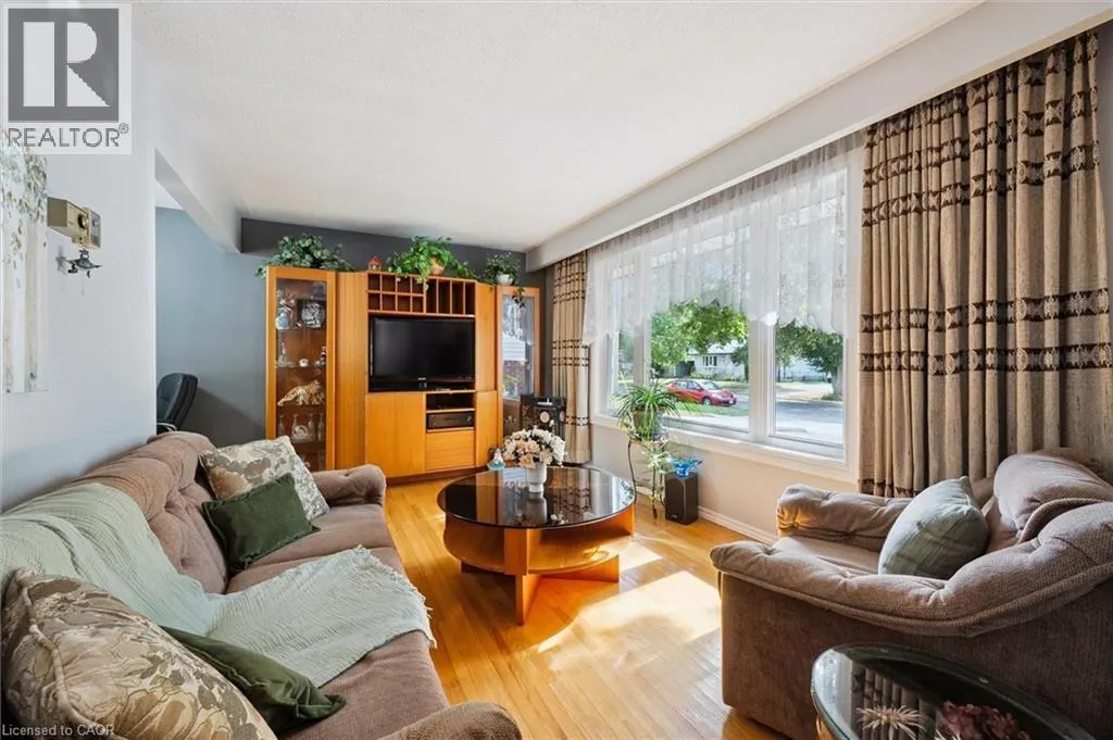 33 HASTINGS Boulevard