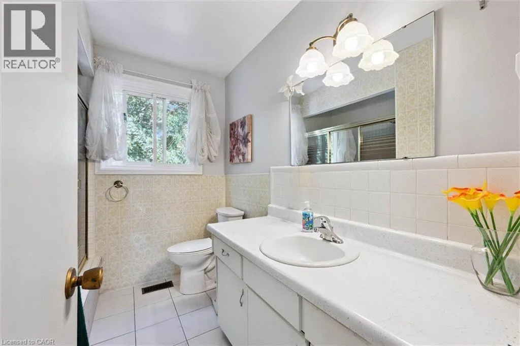 33 HASTINGS Boulevard