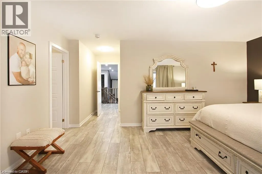 23 SCARLETWOOD Street