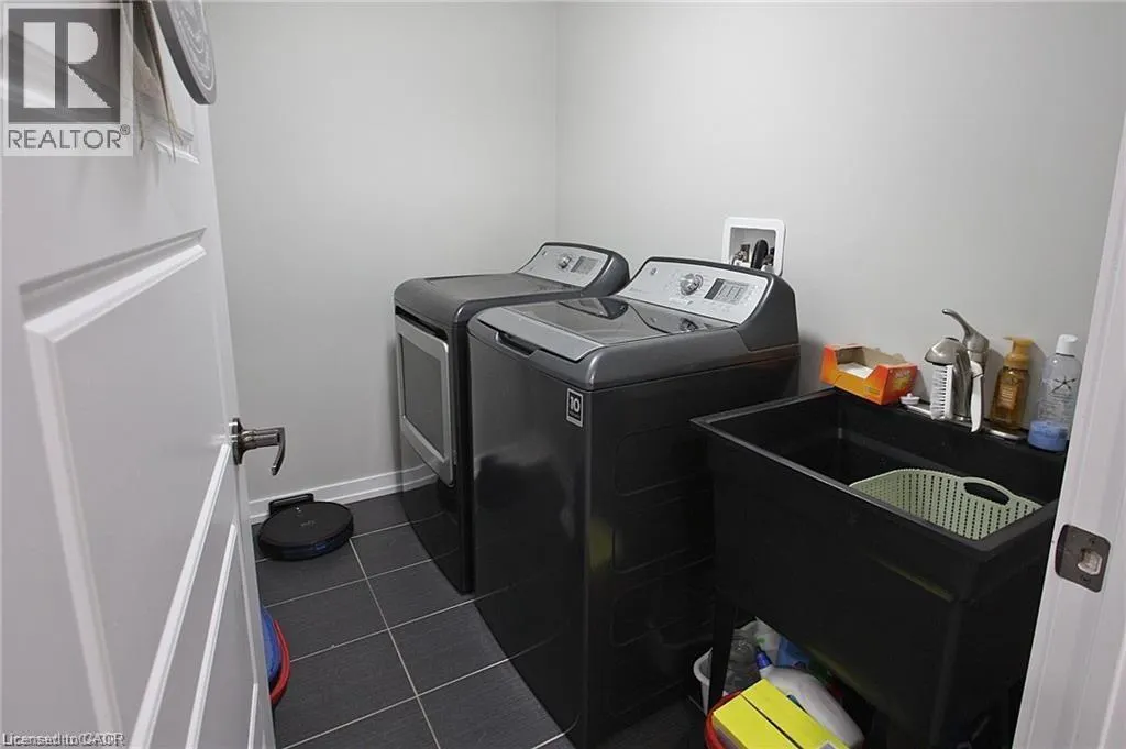 23 SCARLETWOOD Street