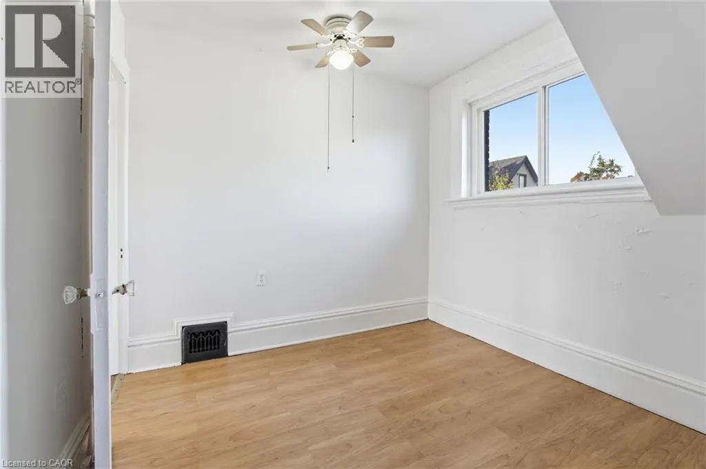 217 EMERALD Street N