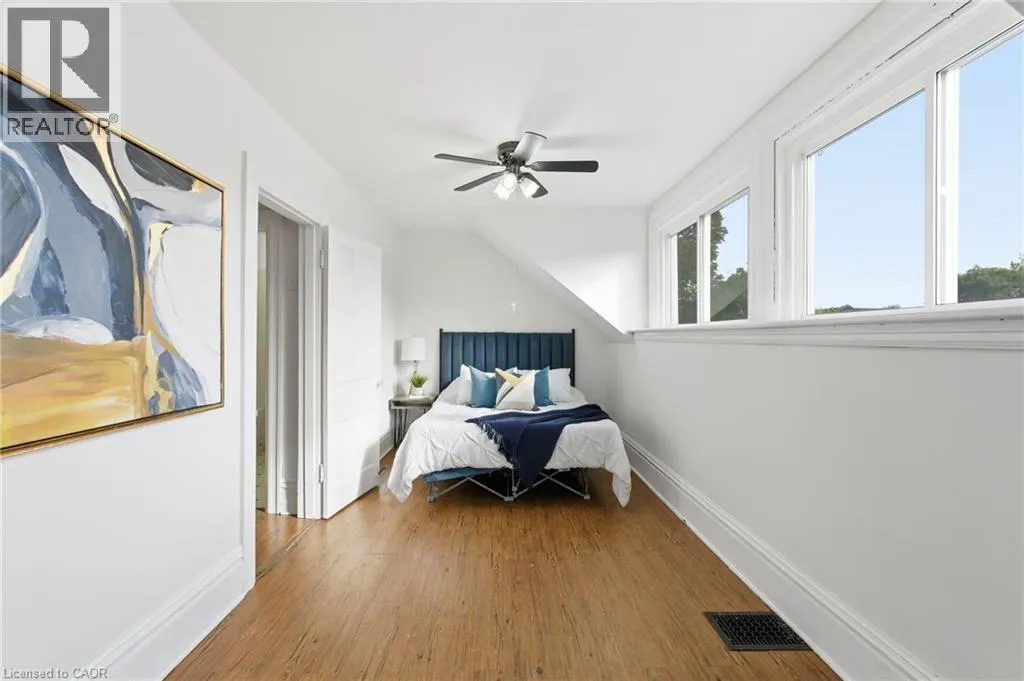 217 EMERALD Street N