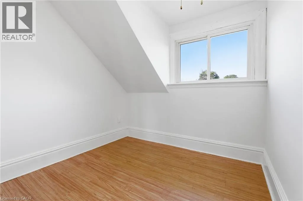 217 EMERALD Street N