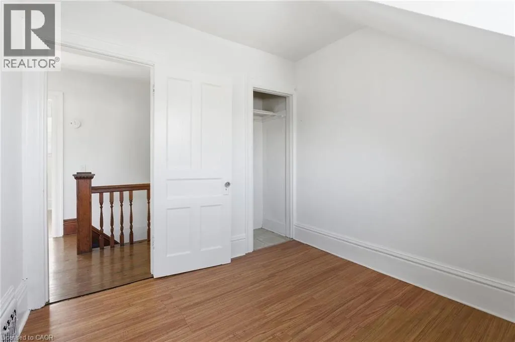 217 EMERALD Street N