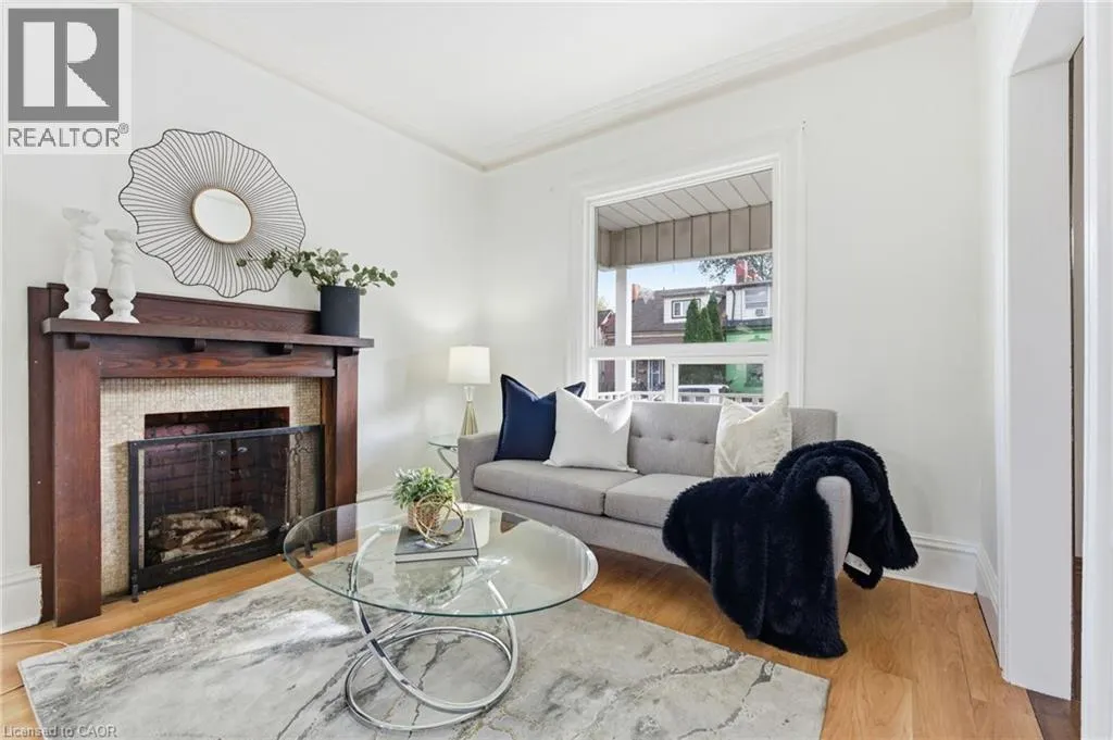 217 EMERALD Street N