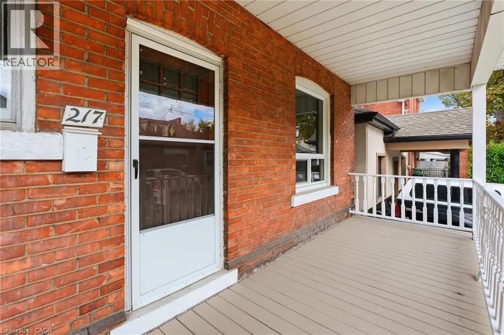 217 EMERALD Street N