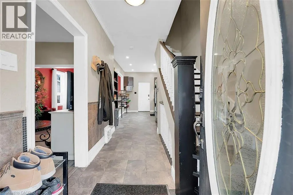 368 EMERALD Street N