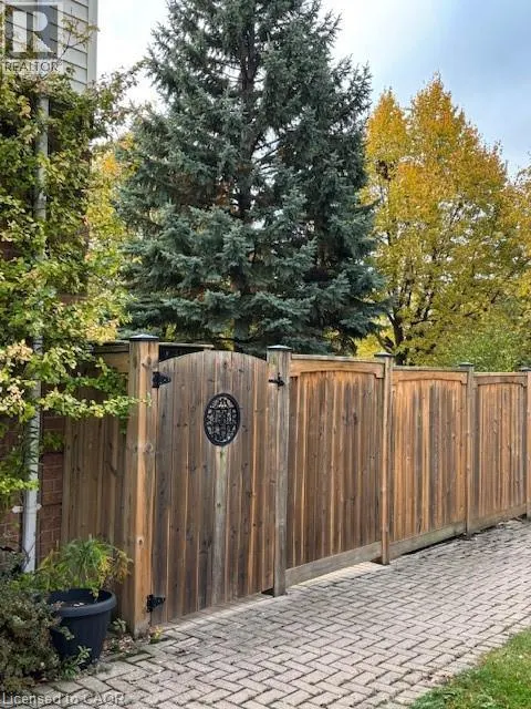 98 FELLOWES Crescent