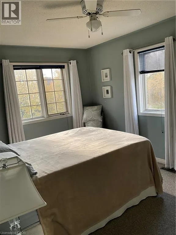 98 FELLOWES Crescent