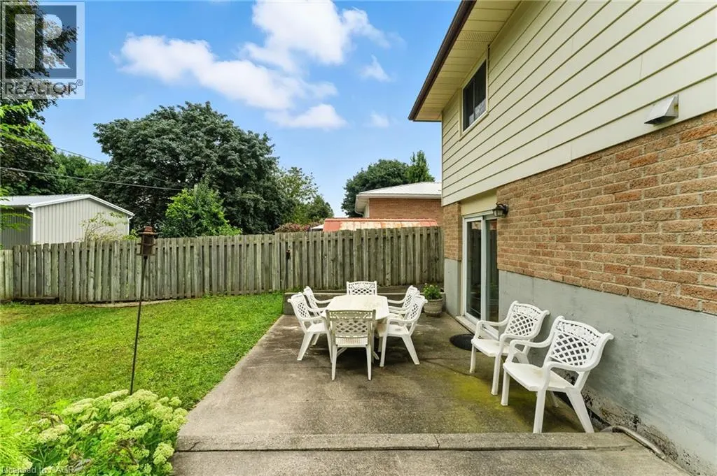 1043 CANFIELD Crescent