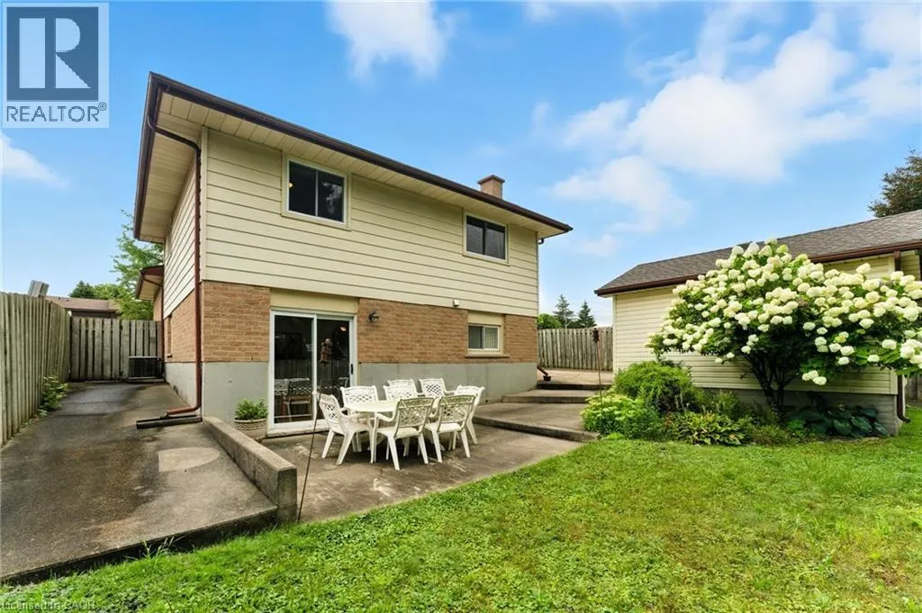 1043 CANFIELD Crescent