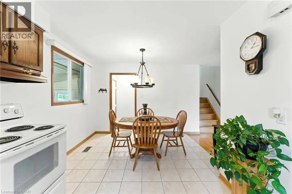 1043 CANFIELD Crescent