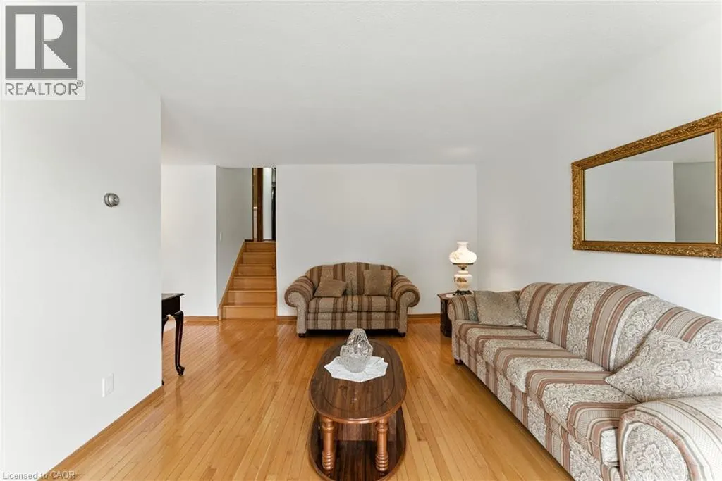 1043 CANFIELD Crescent