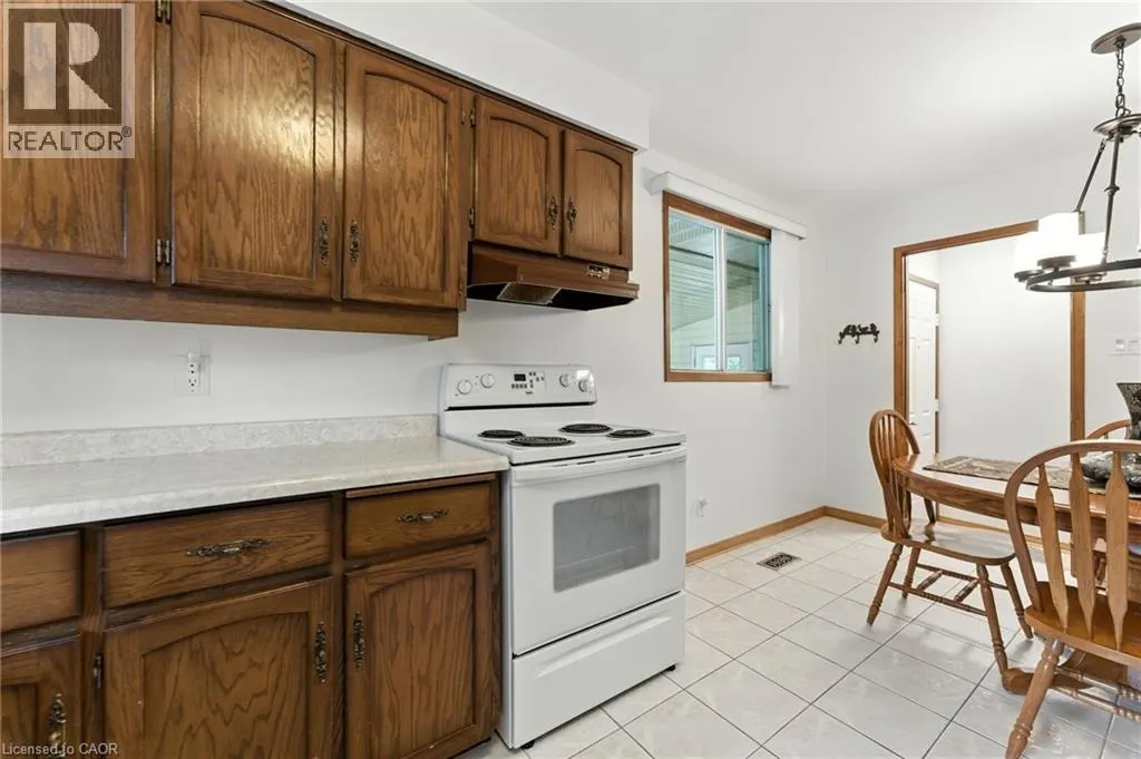 1043 CANFIELD Crescent