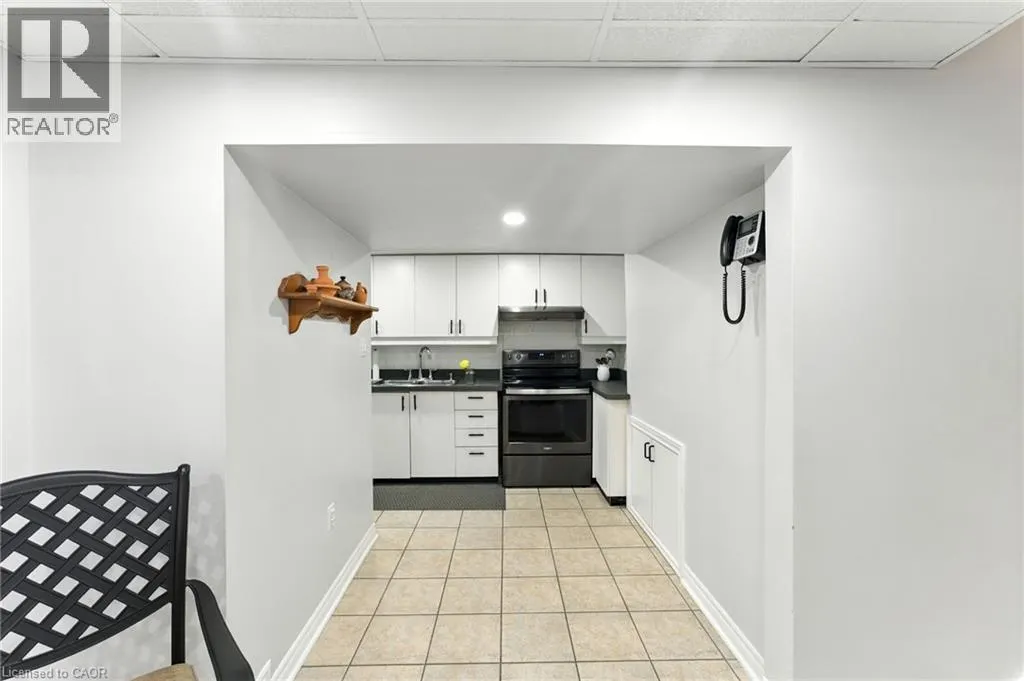 1043 CANFIELD Crescent