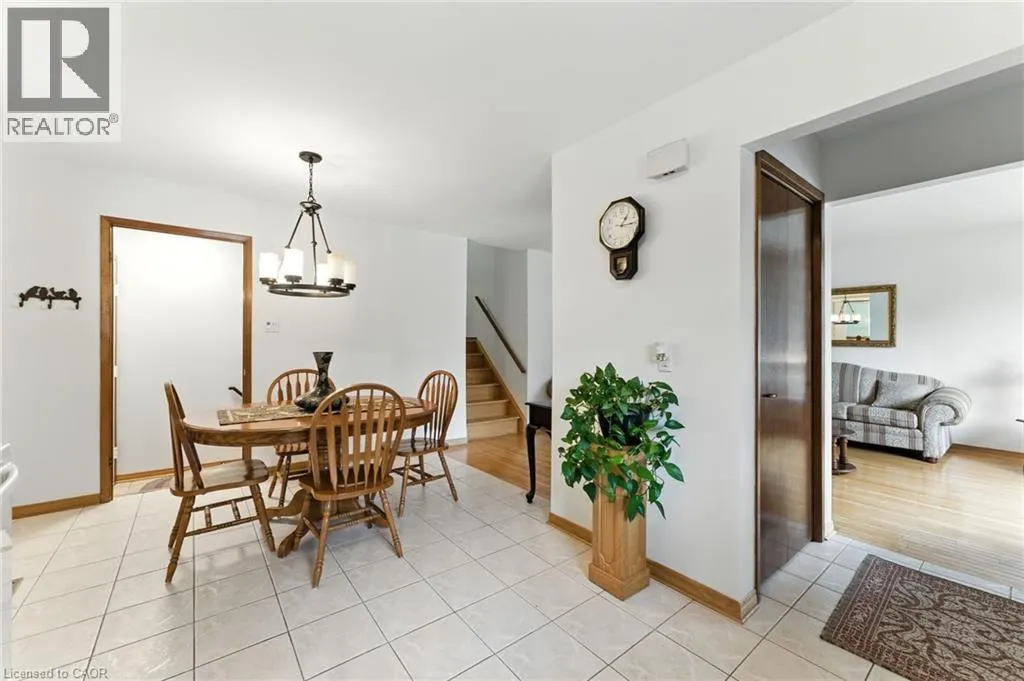 1043 CANFIELD Crescent