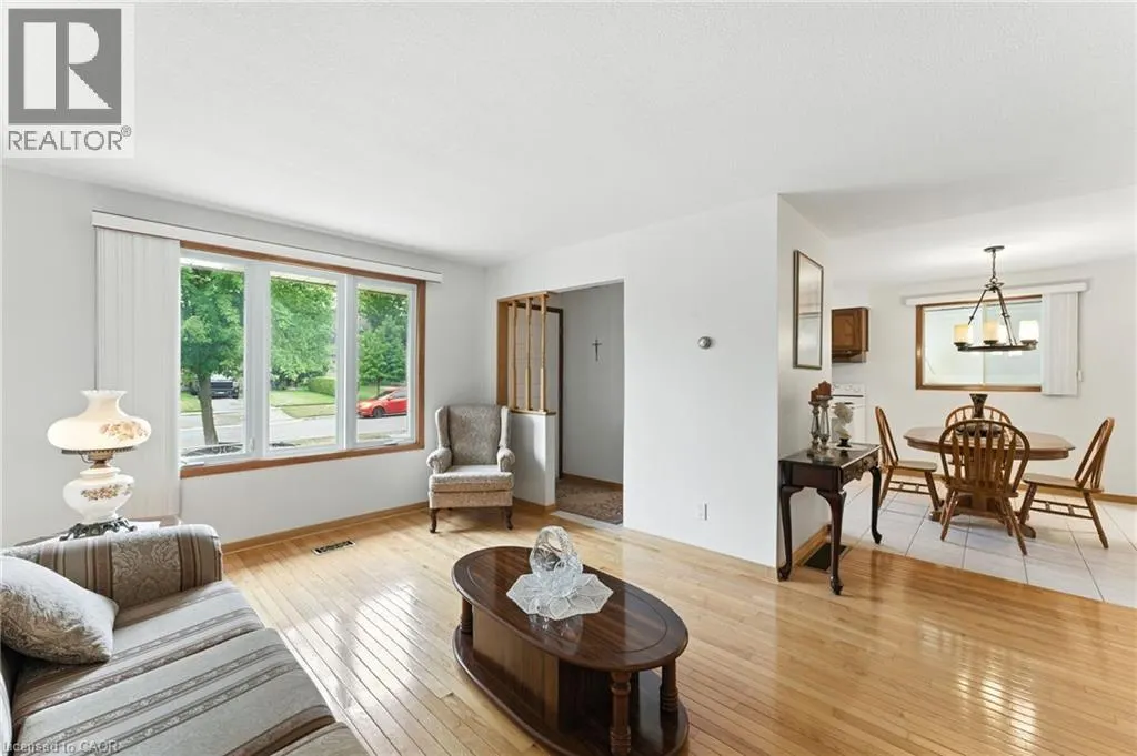 1043 CANFIELD Crescent