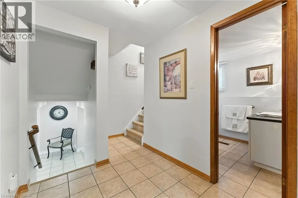 1043 CANFIELD Crescent