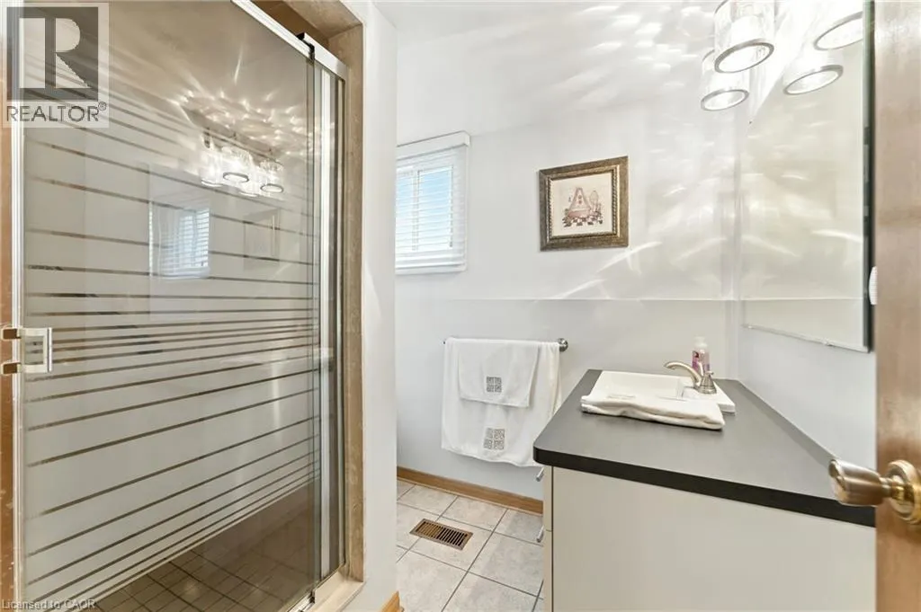 1043 CANFIELD Crescent