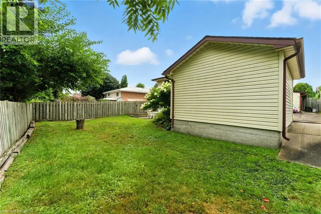 1043 CANFIELD Crescent