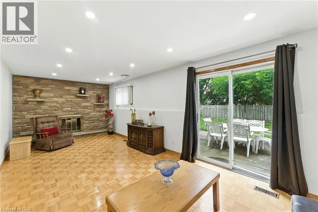 1043 CANFIELD Crescent