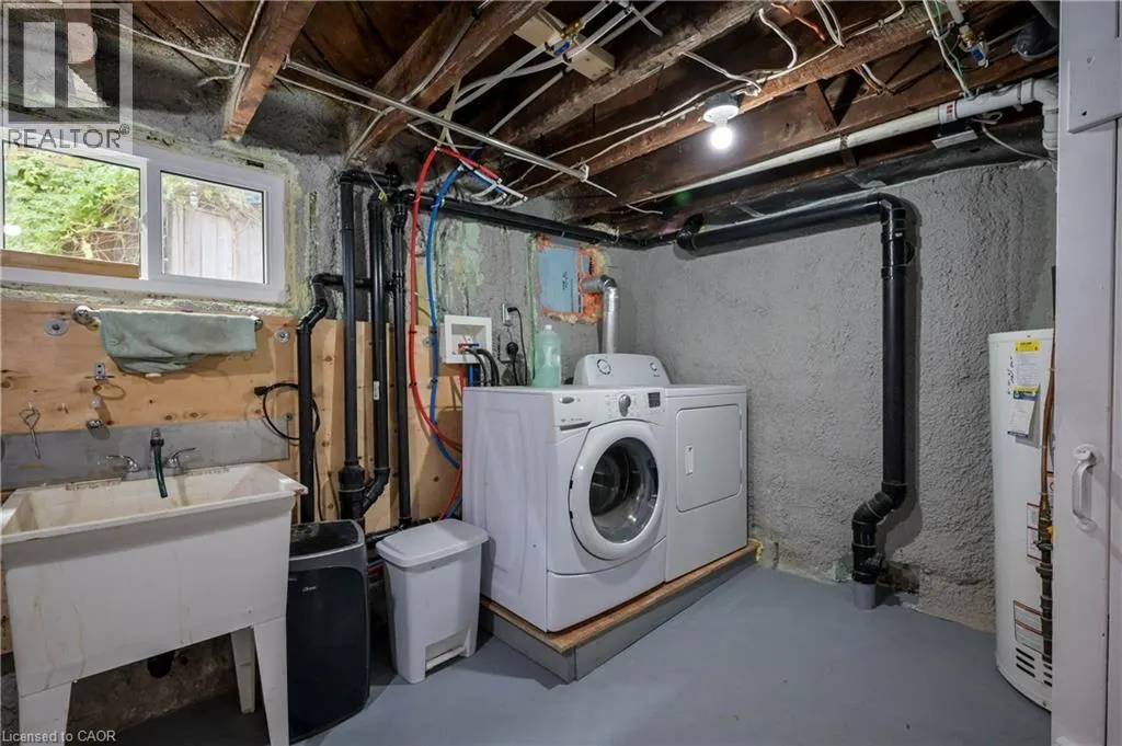 34 STIRLING Avenue N