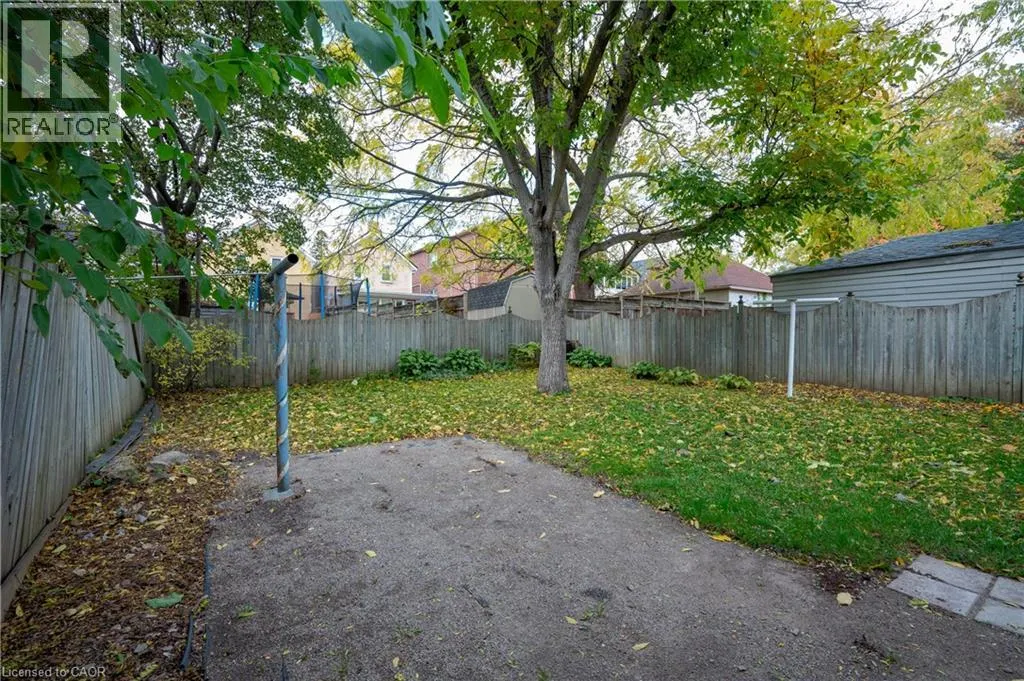 34 STIRLING Avenue N