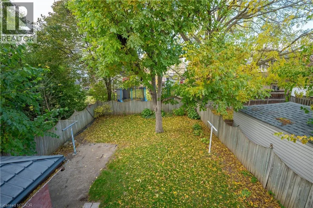 34 STIRLING Avenue N