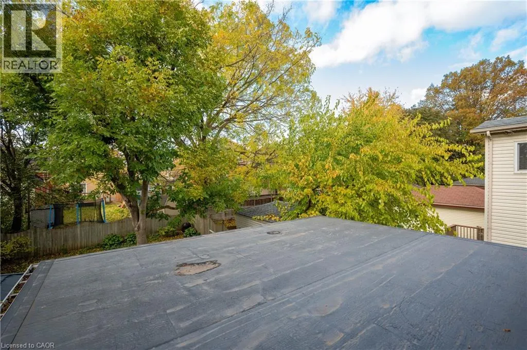 34 STIRLING Avenue N