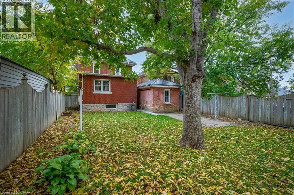 34 STIRLING Avenue N