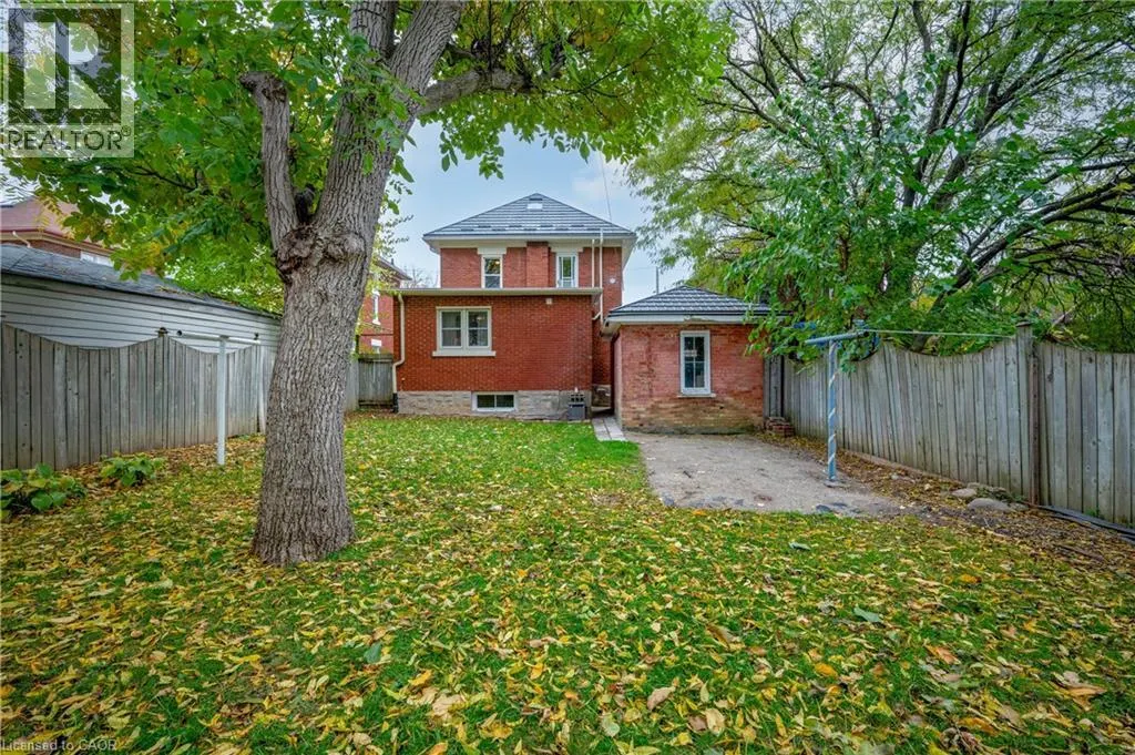 34 STIRLING Avenue N