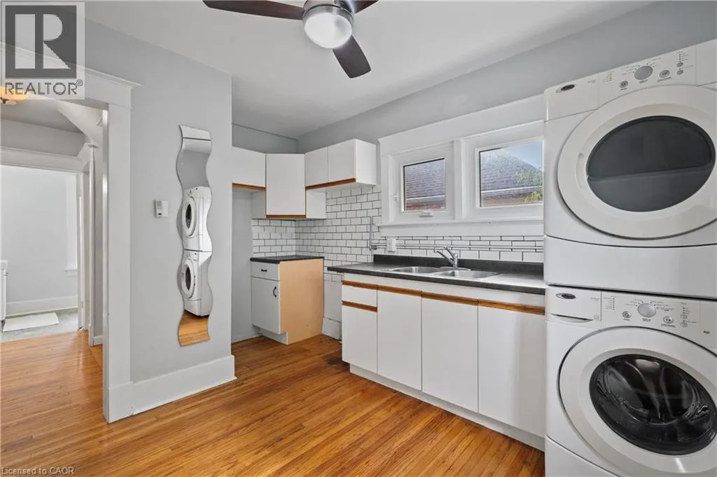 34 STIRLING Avenue N