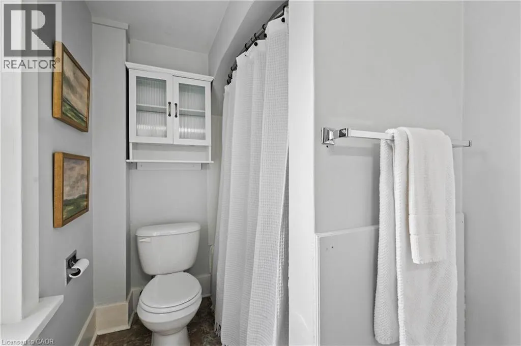 34 STIRLING Avenue N