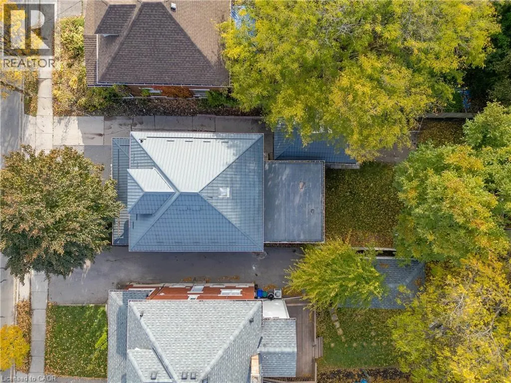 34 STIRLING Avenue N