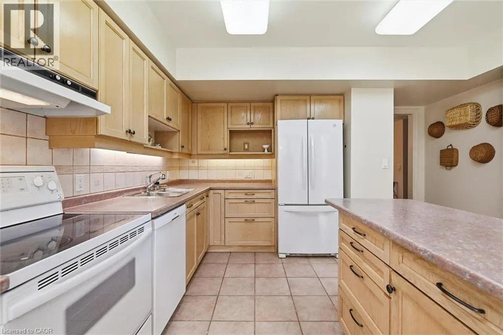 77 GOVERNORS Road Unit# 207, #207