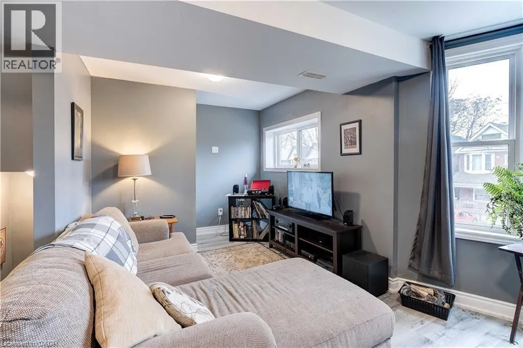 24 AVALON Place Unit# Upper, #Upper